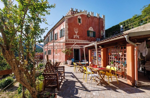 Gorra Apartment | Room 'Verde' with Shared Terrace, Wi-Fi and Air Conditioning