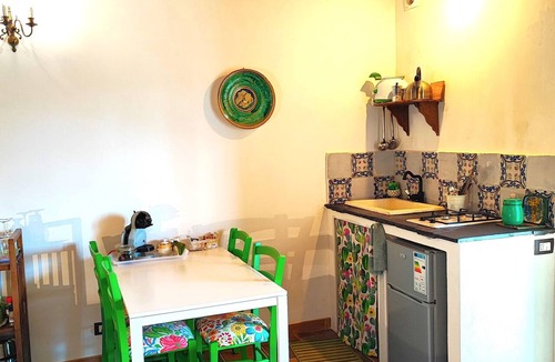 Pozzallo House | Room with kitchenette and veranda overlooking the farmyard