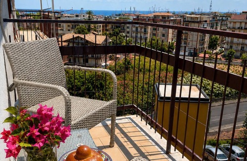 Gravina di Catania House | Room with private bathroom in apartment near policlinico cittadella catania