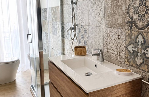 Gravina di Catania House | Room with private bathroom in apartment near policlinico cittadella catania