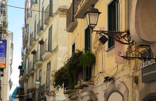 Historical Downtown Salerno Apartment | SALERNO CENTRO LUCI D'ARTISTA AMALFI COAST