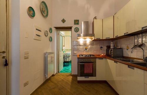 Rione Duomo Apartment | [salernostays] Central balcony apt | Nonna Lella's
