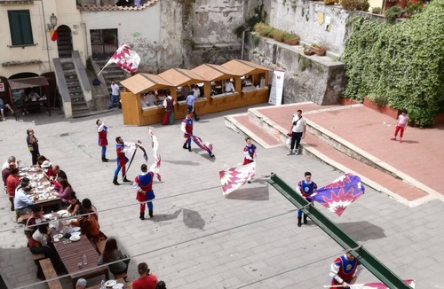 Rione Duomo Apartment | [salernostays] Central balcony apt | Nonna Lella's