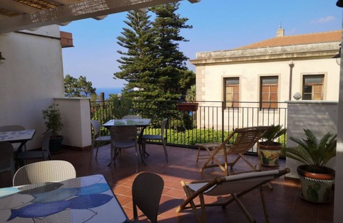 Santo Stefano di Camastra Apartment | Salvia is an independent loft located on the ground floor, featuring a small private courtyard furnished with chairs and a table. The space consists of an open-plan area with a sofa bed and equipped kitchen, as well as a spacious bathroom with a shower.