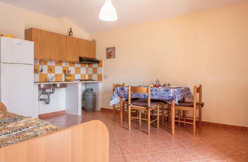 Contrada Pistavecchia 2 Apartment | San Carlo Holiday Home near the Beach with Balcony