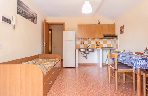 Contrada Pistavecchia 2 Apartment | San Carlo Holiday Home near the Beach with Balcony