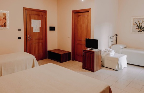 Castelluccio Superiore Hotel | San Raffaele Hotel Restaurant & Resort