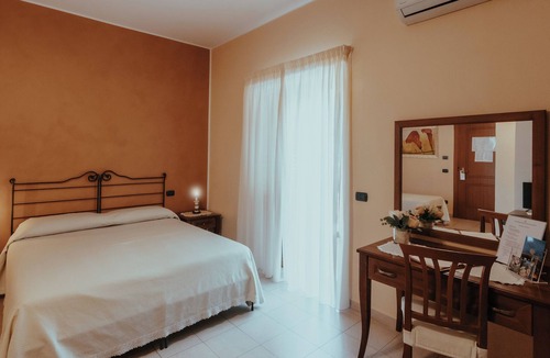 Castelluccio Superiore Hotel | San Raffaele Hotel Restaurant & Resort
