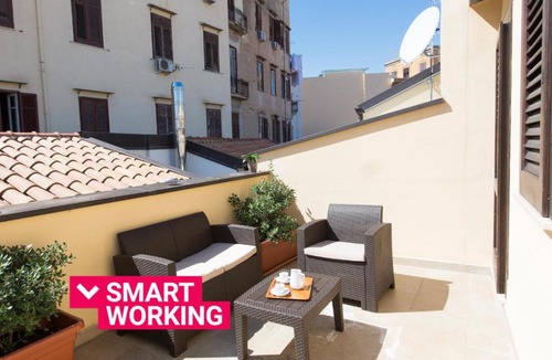 Centro Storico Apartment | Santa Cecilia Apartment by Wonderful Italy