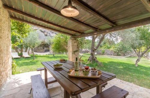 Palazzolo Acreide Villa | Santolìo Country Retreat - Relax in Masseria Siciliana con Giardino e Vista