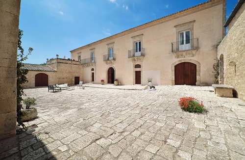 Ragusa Villa | Scifazzo, ancient Sicilian villa with pool