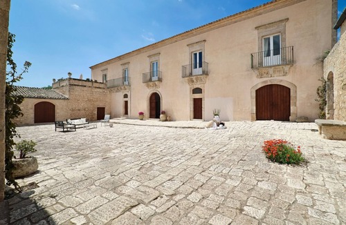 Ragusa House | Scifazzo, typisch sizilianische Villa mit Swimmingpool by Interhome