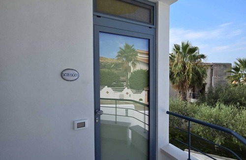Sciacca Apartment | SCIROCCO a300mt from the sea SeaMoonCaseVacanze offers elegant apartment in villa