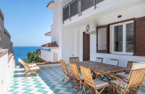 Capo Zafferano Apartment | Sea Frame Design Apartments with Pool by Wonderful Italy