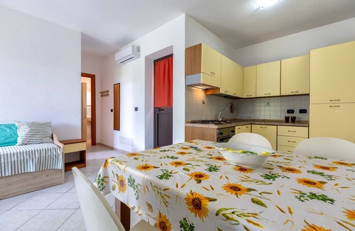 Paduledda House | Sea View Isola Rossa Apartment with Sea View, Wi-Fi, and Air Conditioning