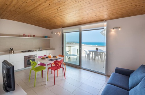 Marina di Ragusa Hostel | Sea View Small Apartment