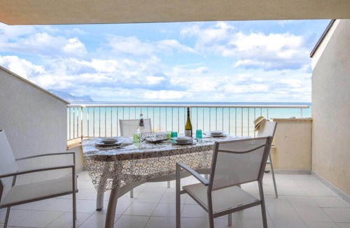Alcamo Marina Apartment | Seafront stay in Alcamo