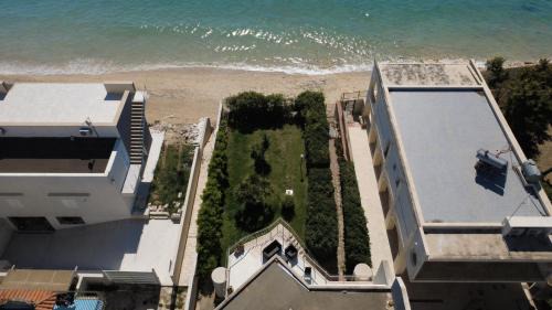 Noto Marina Villa | Seafront Villa with Private Access to the Sea 3 Bedrooms, 3 Bathrooms, private Garden BAIA DELLE SIRENE