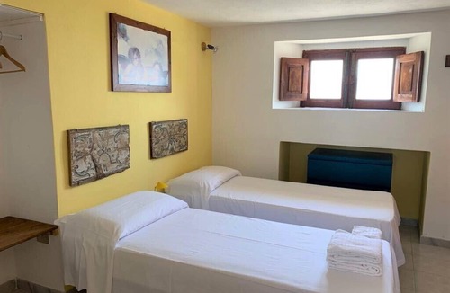 Lingua House | Seaside accommodation, furnished and equipped, within walking distance of the island's living room.