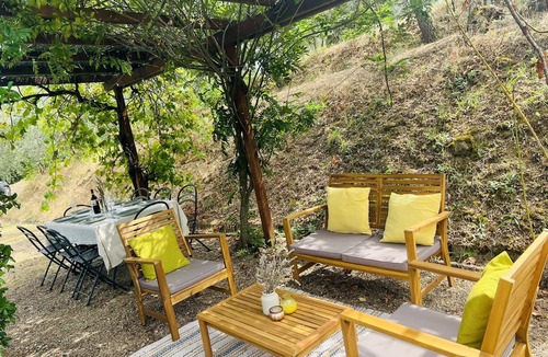 Civitella in Val di Chiana Villa | Secluded Villa, private heated Pool, Wi-fi and TV. Secure Payment