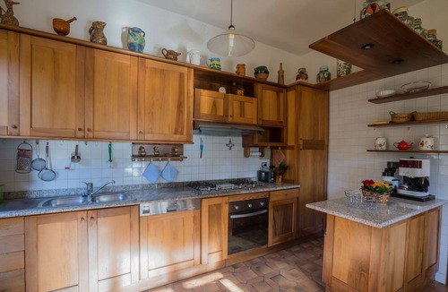 Lucignano House | Semi-detached house with stunning pool and large garden in Lucignano