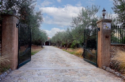 Castelluzzo Villa | Sicilian rustic style Sunday farmhouse with exclusive pool | 7 beds