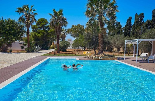 Lido Marausa Villa | Sicily villa in front of the sea/ Jacuzzi pool with view/ Stylish furniture and bright rooms/10+4 Sl