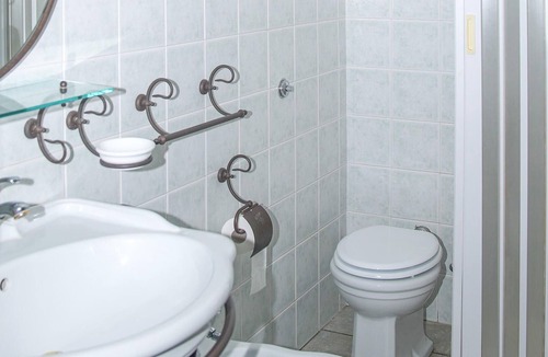 Le Castella Apartment | Simple apartment with private entrance and a few steps from the beach, in the heart of Le Castelle.