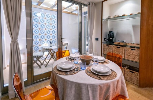 Ispica Apartment | Sinatra Suite Apartment with Private Terrace, Wi-Fi and Air Conditioning