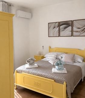 Scilla Apartment | Sole & Sale