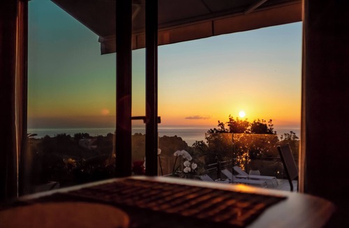 Taormina Villa | Soothing suites in villa with swimming pool and sea view in Taormina, Sicily