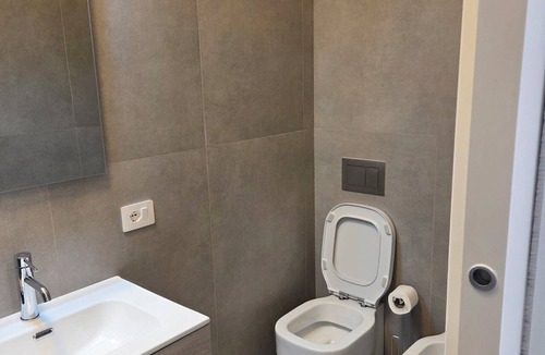 Mergellina Apartment | Spacious 4-bedroom apartment in gorgeous Napoli with AC, near the beach and sea.