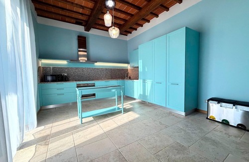 Poppi House | Spacious Holiday Home with shared pool in Poppi