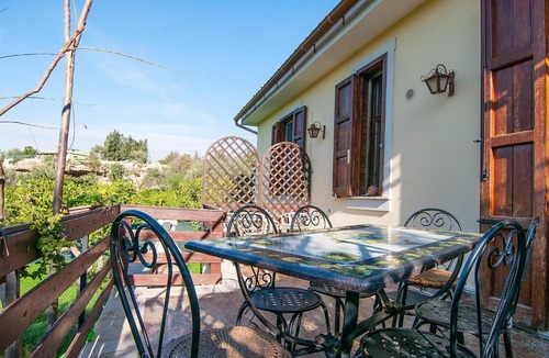 Noto Marina House | Spacious house in Lido di Noto with terrace and garden
