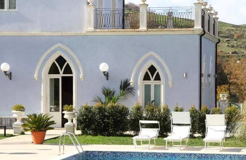 Francavilla di Sicilia House | Spacious holiday home with pool
