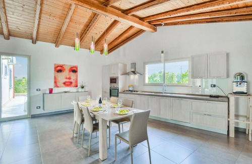 Syracuse Villa | Spacious villa in Siracusa with private garden