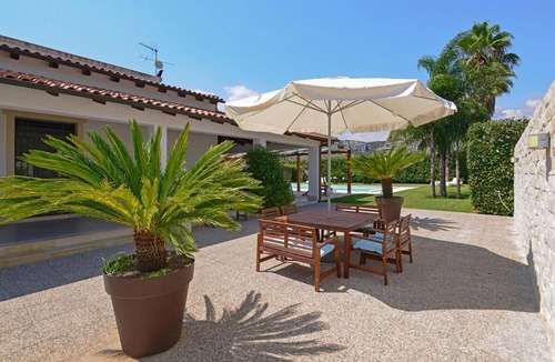 Syracuse Villa | Spacious villa in Siracusa with private garden