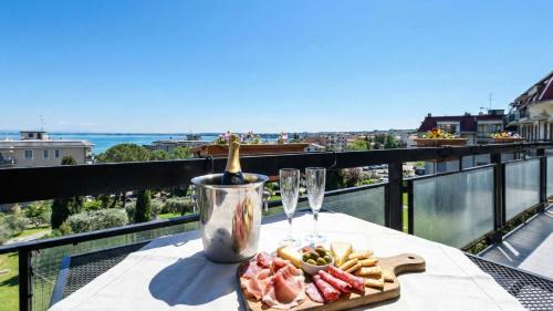 Desenzano del Garda Apartment | Splendido Apartment DesenzanoLoft Official Partner Homes & Villas by Marriott Bonvoy