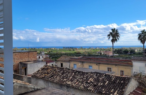 Caulonia House | Star Jasmine 2 Bedroom Terrace Sea View