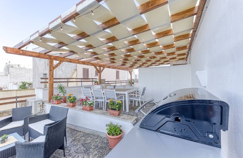 Presicce Apartment | Studio Apartment 'Noemi' with Shared Terrace and Air Conditioning