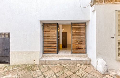 Presicce Apartment | Studio Apartment 'Noemi' with Shared Terrace and Air Conditioning