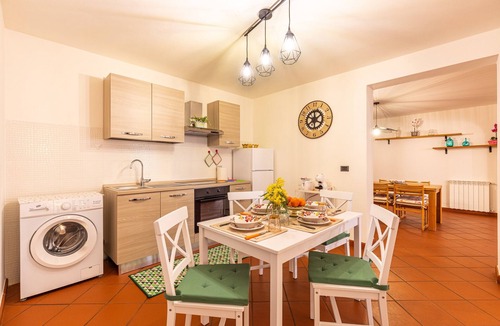 Sinalunga Apartment | Studio Apartment "Il Colle dei Frati" with Private Terrace & Wi-Fi