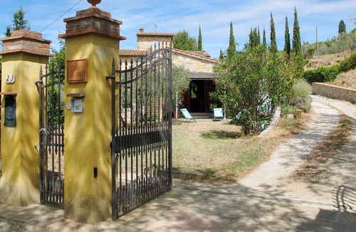 Tavarnelle Val di Pesa Villa | Stunning private villa for 5 people with pool, TV, patio, pets allowed and parking