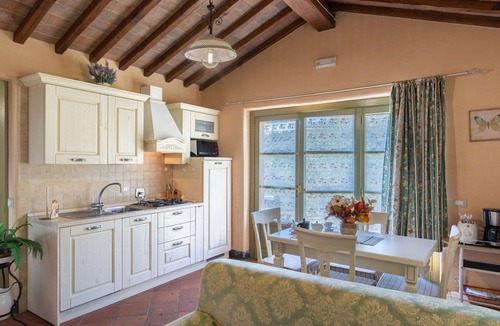 Castiglion Fiorentino House | Stunning private villa for 3 people with WIFI, private pool, TV, terrace and pets allowed
