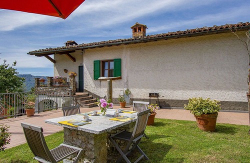 Coreglia Antelminelli House | Stunning private villa for 4 people with A/C, WIFI, TV, terrace and pets allowed