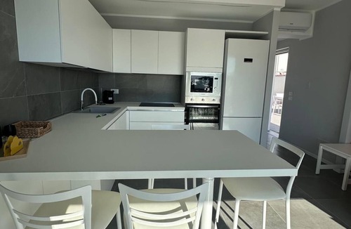 Gallico Marina Apartment | Stunning New beach-front apartment