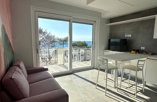 Gallico Marina Apartment | Stunning New beach-front apartment
