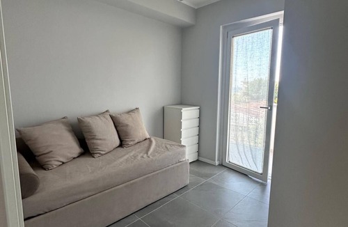 Gallico Marina Apartment | Stunning New beach-front apartment