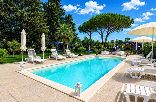 Chiaramonte Gulfi Villa | Stunning private villa for 7 people with WIFI, private pool, A/C, TV and patio