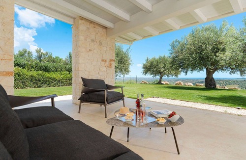 Noto Villa | Stunning private villa for 8 guests with A/C, WIFI, private pool, TV, terrace and panoramic view